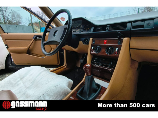 Mercedes Benz 200 Limousine W124 