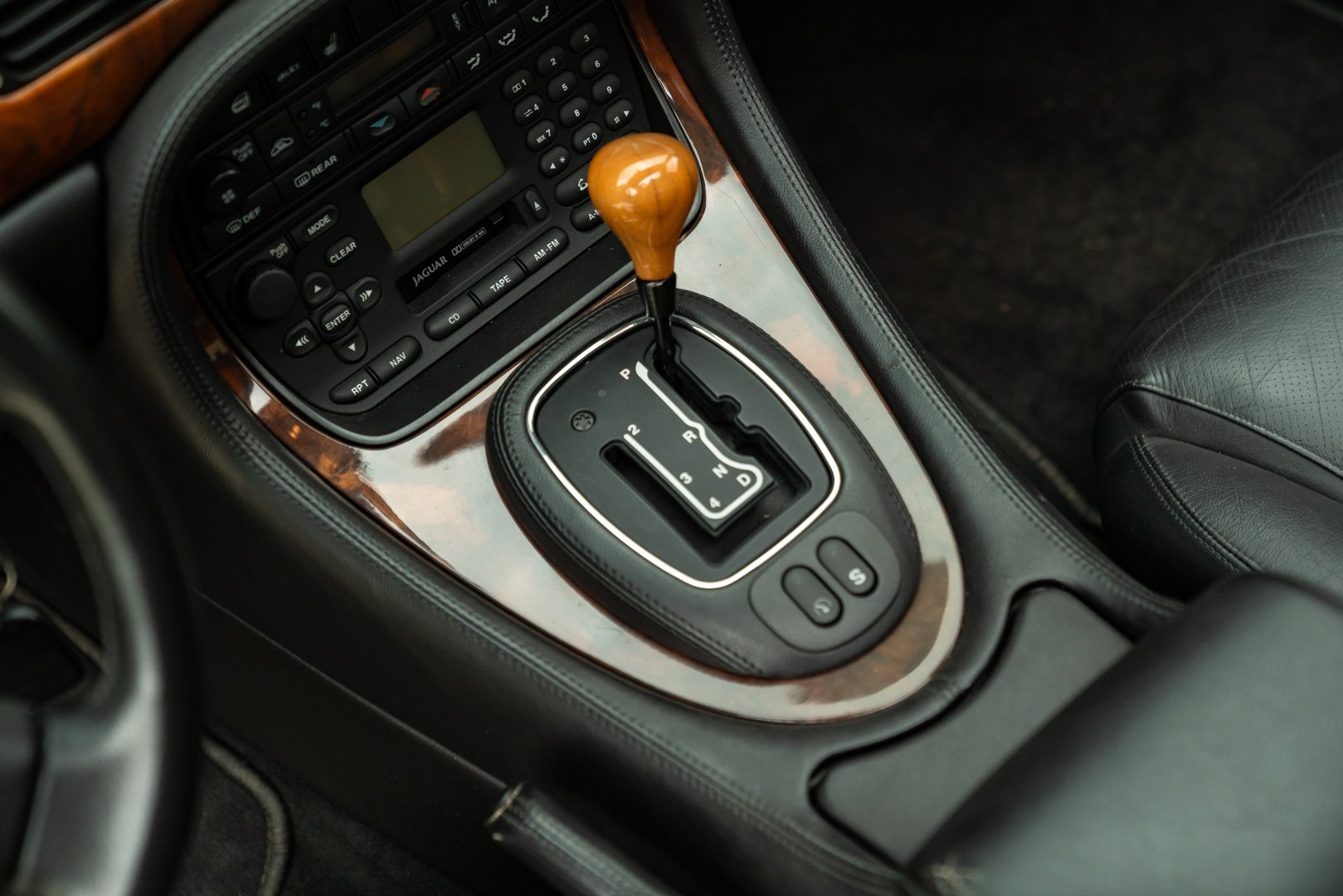 Jaguar XJR 