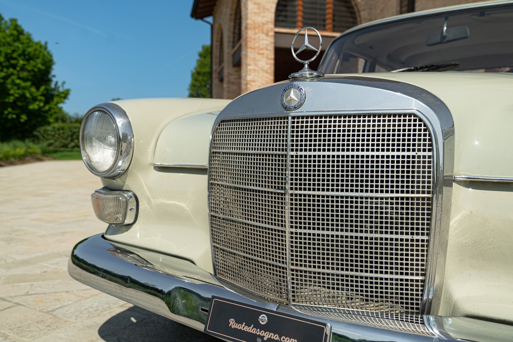 Mercedes Benz 200 CODINE 
