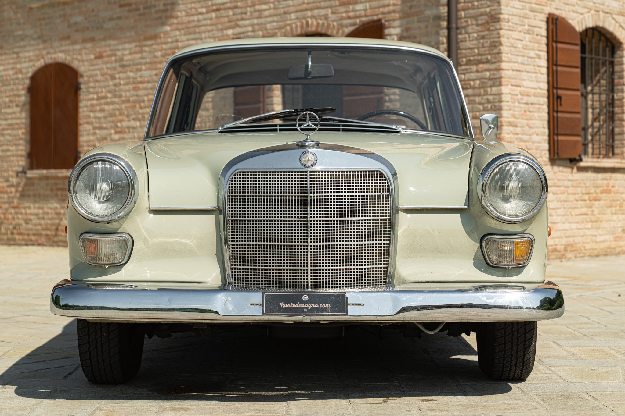 Mercedes Benz 200 CODINE 