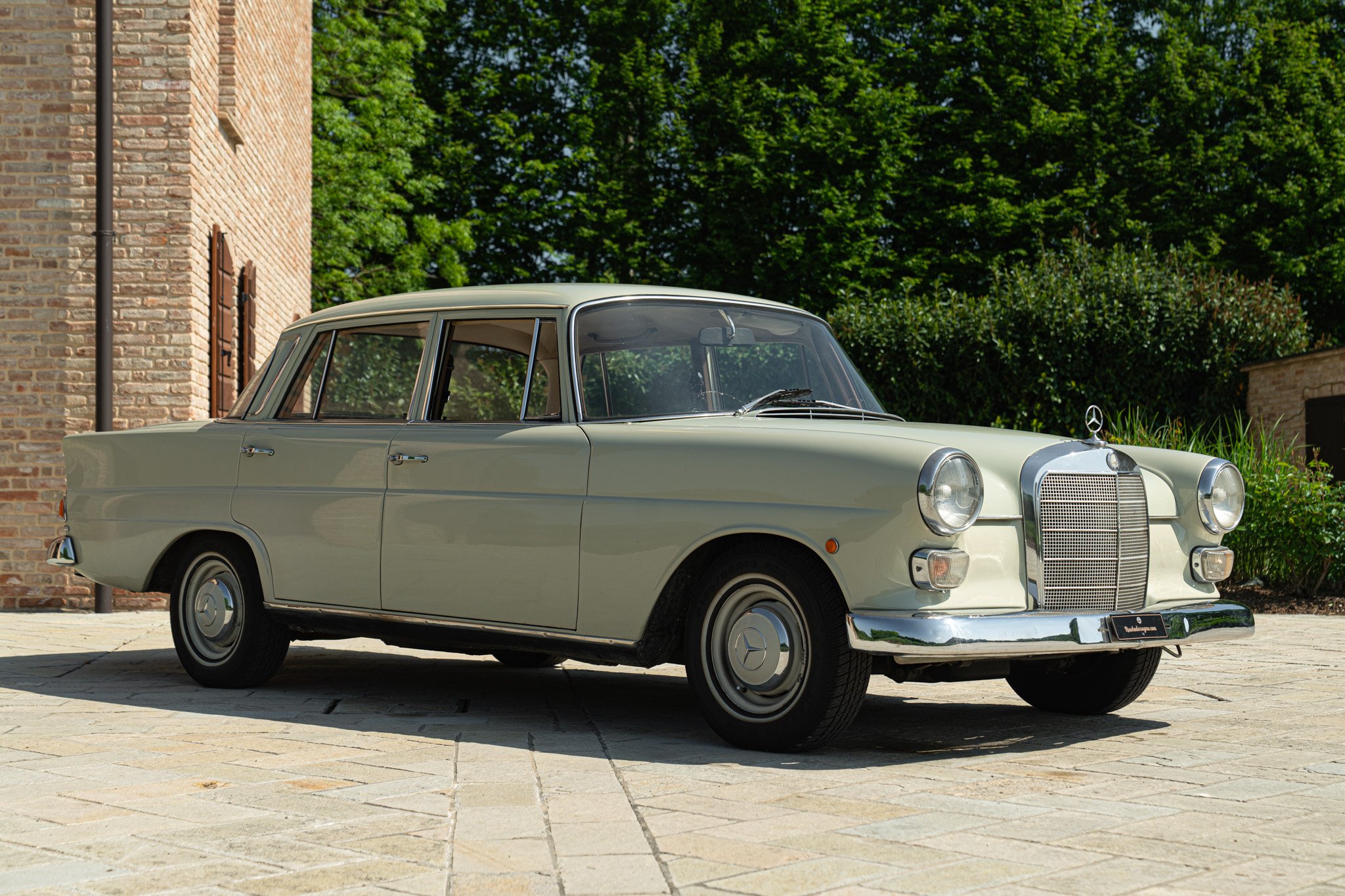 Mercedes Benz 200 CODINE 