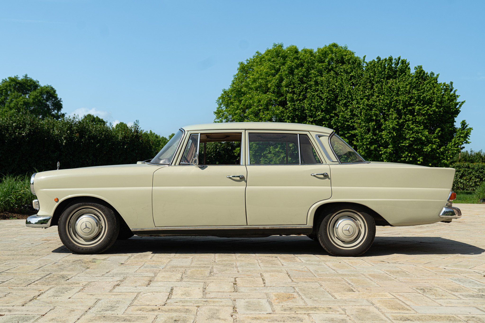 Mercedes Benz 200 CODINE 