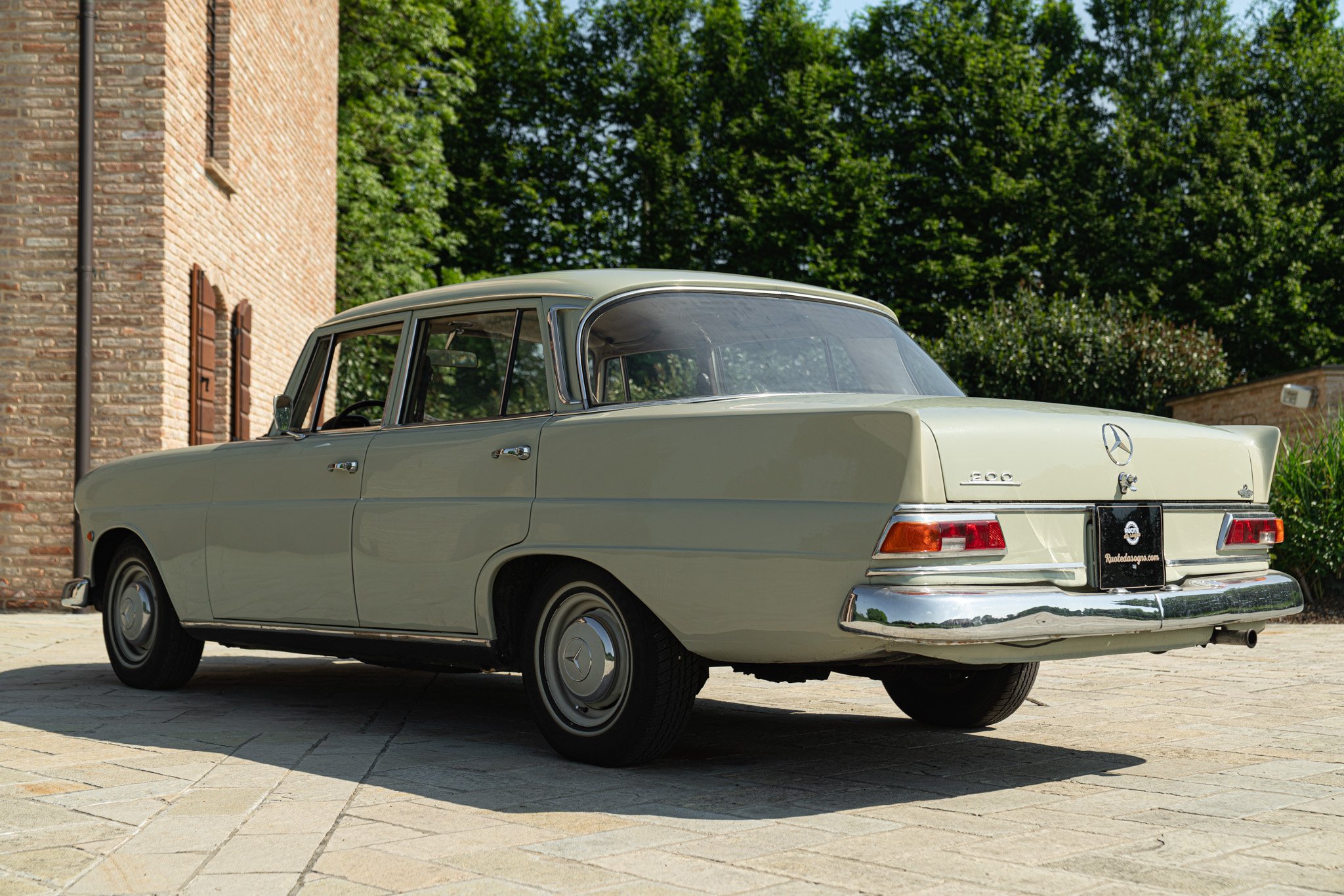 Mercedes Benz 200 CODINE 