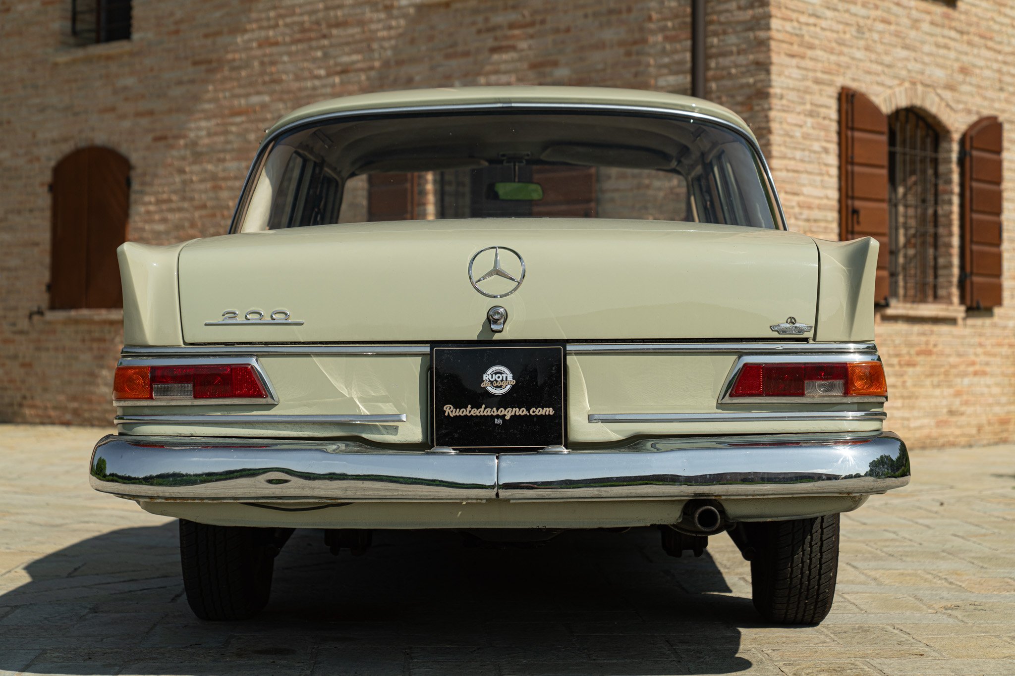 Mercedes Benz 200 CODINE 