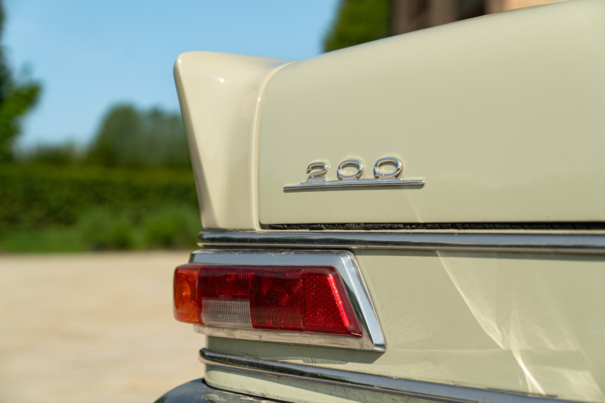 Mercedes Benz 200 CODINE 