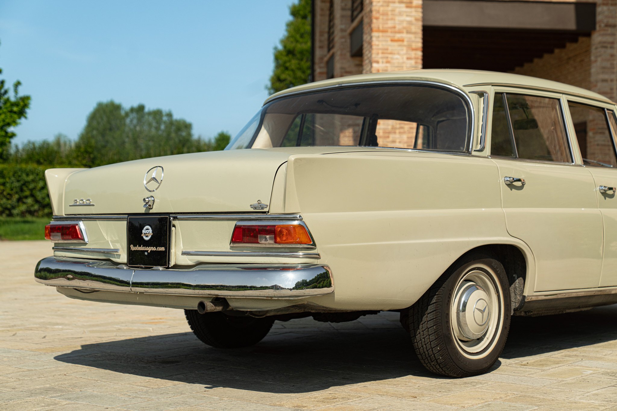 Mercedes Benz 200 CODINE 
