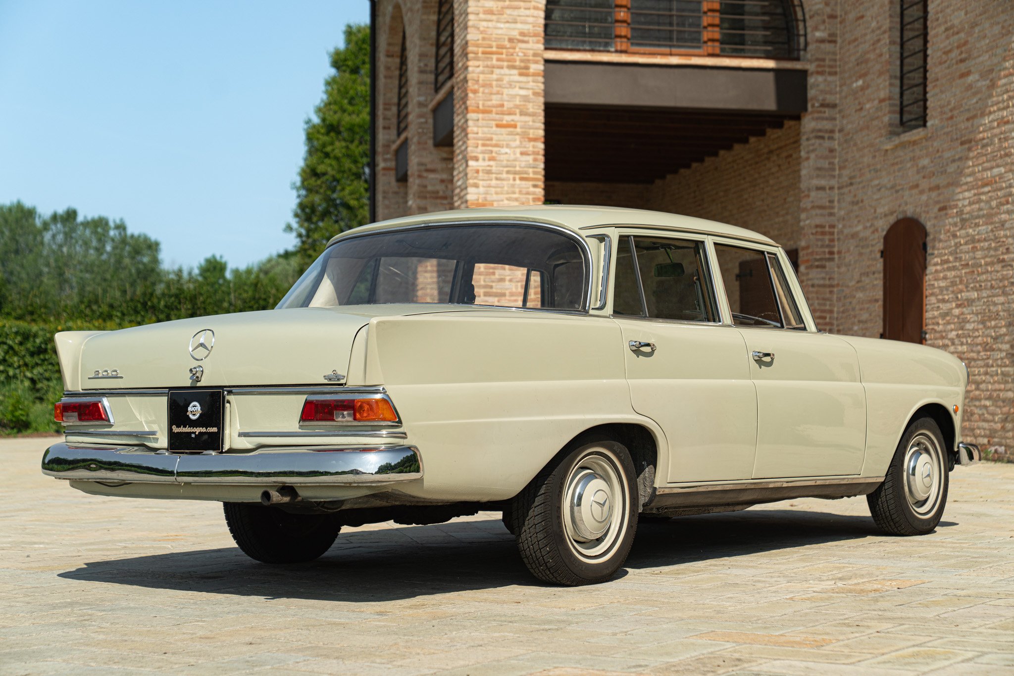Mercedes Benz 200 CODINE 