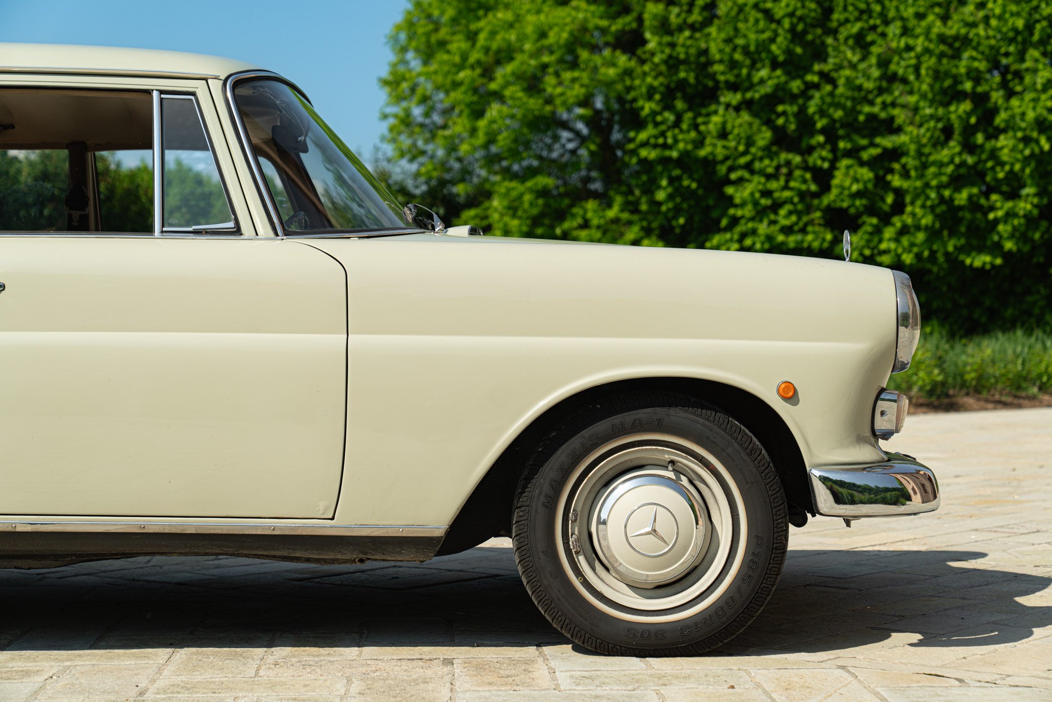 Mercedes Benz 200 CODINE 