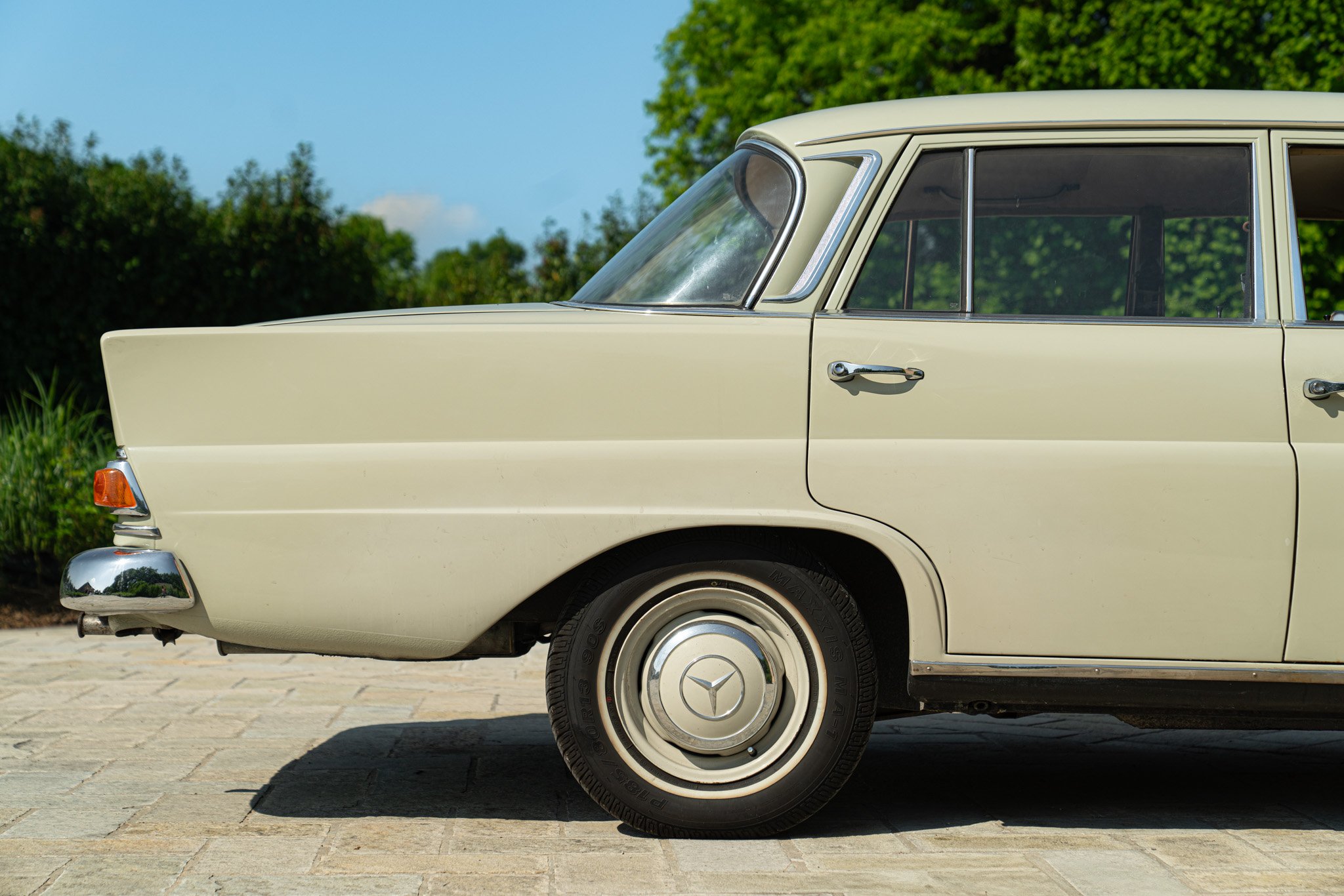 Mercedes Benz 200 CODINE 