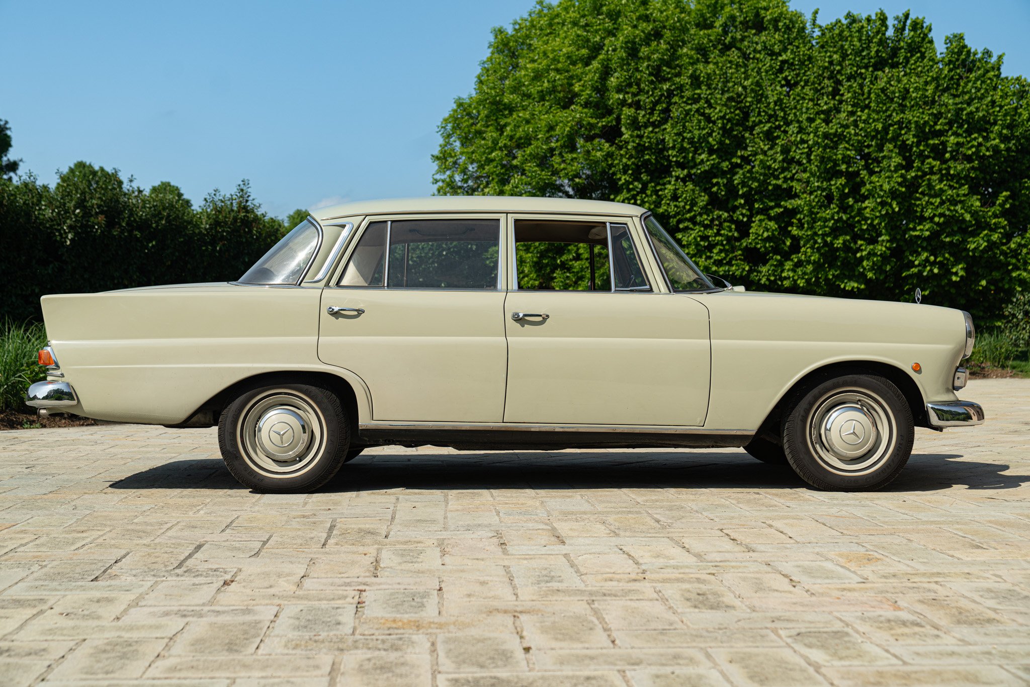 Mercedes Benz 200 CODINE 