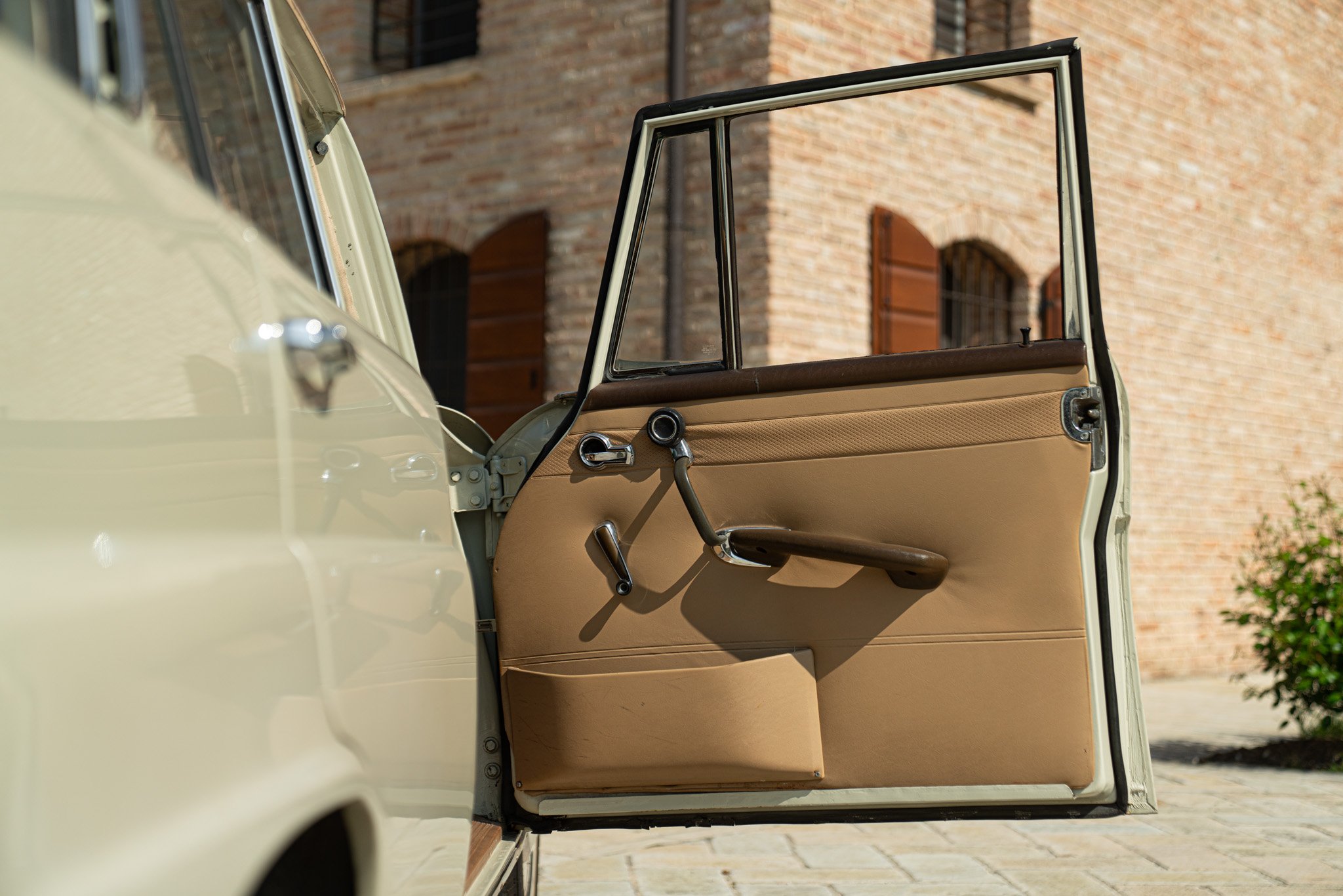 Mercedes Benz 200 CODINE 
