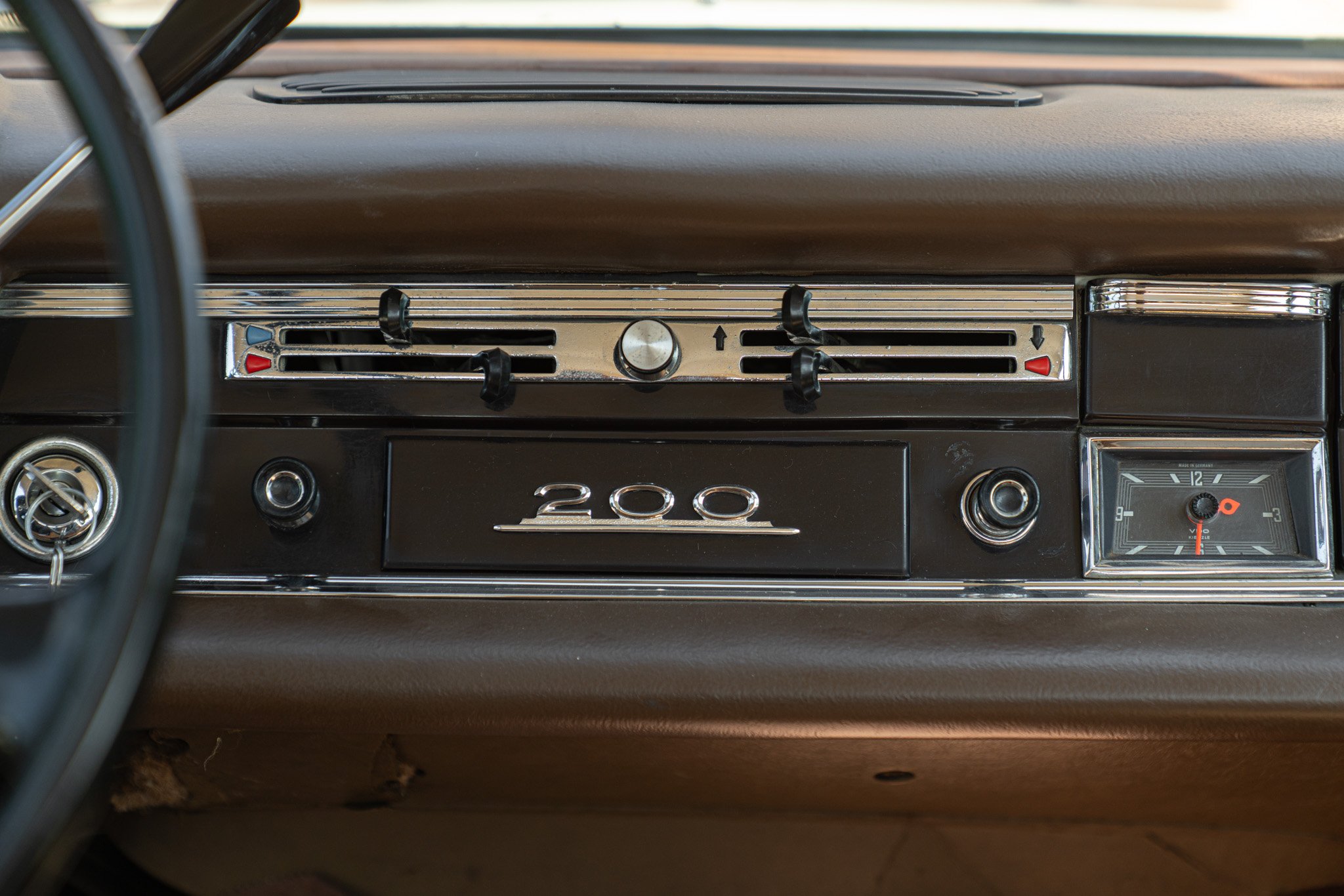 Mercedes Benz 200 CODINE 