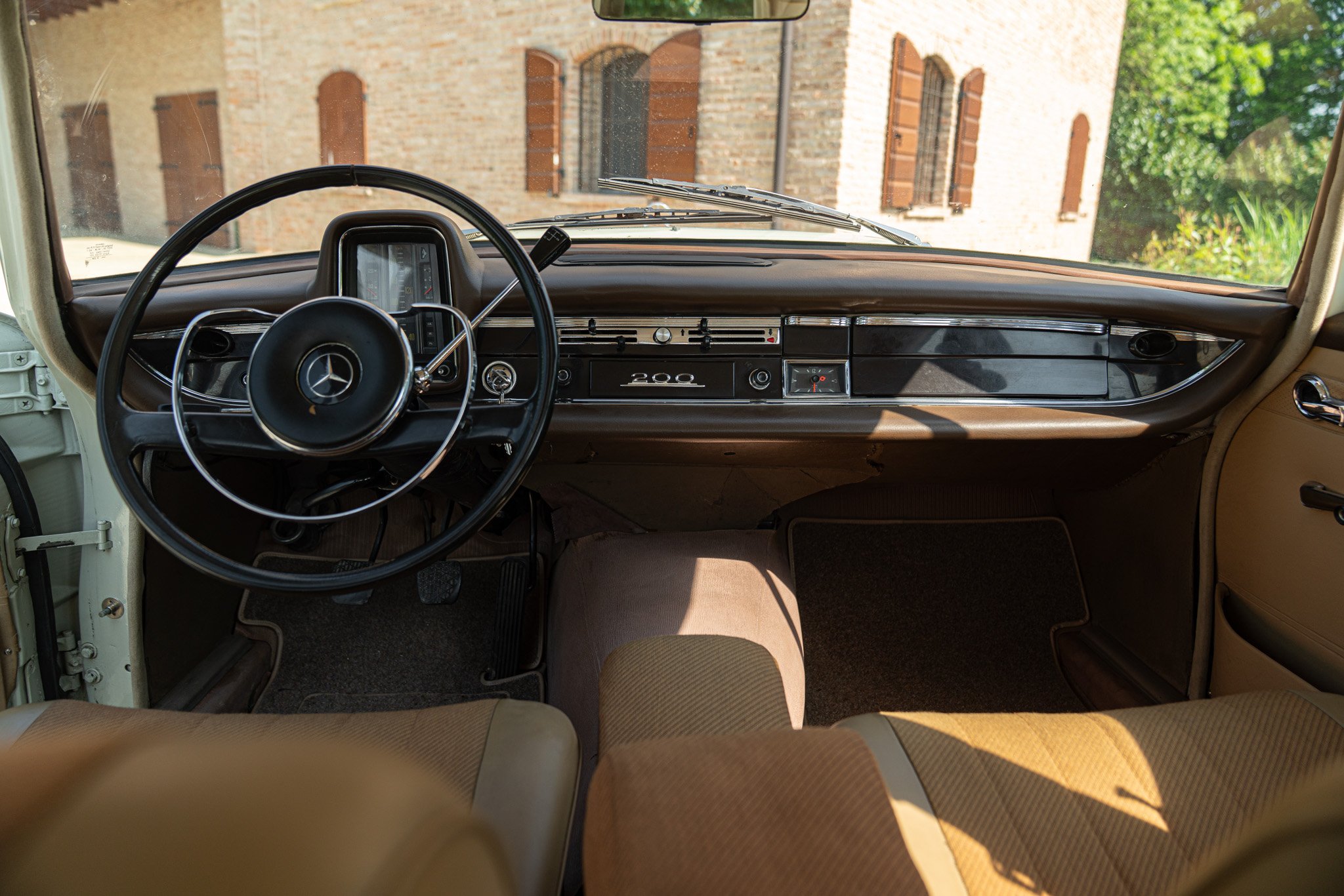 Mercedes Benz 200 CODINE 