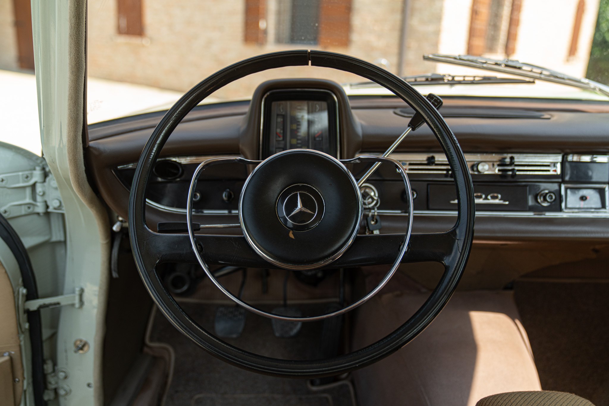 Mercedes Benz 200 CODINE 
