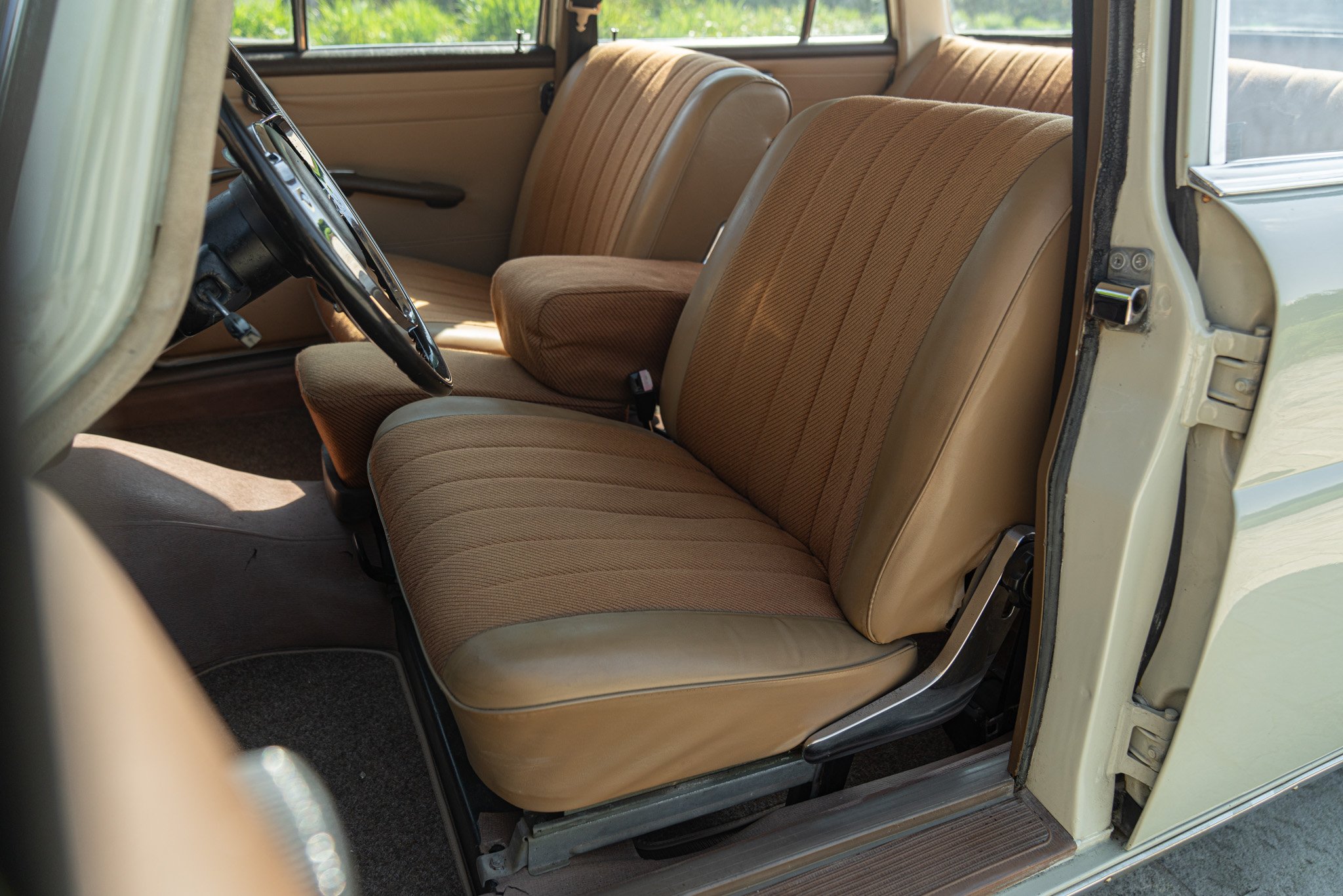 Mercedes Benz 200 CODINE 