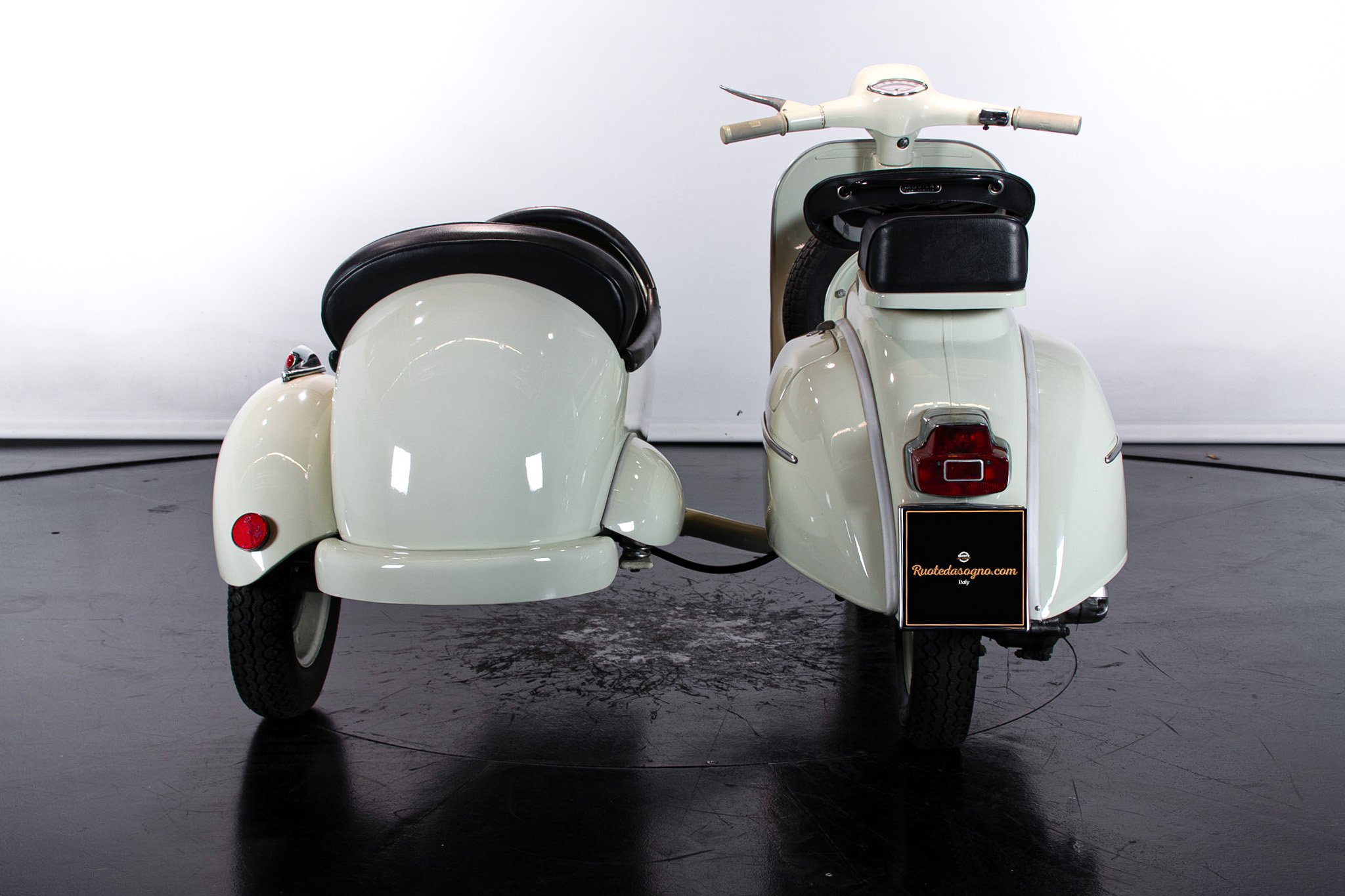 Piaggio Vespa GL 150 Sidecar 