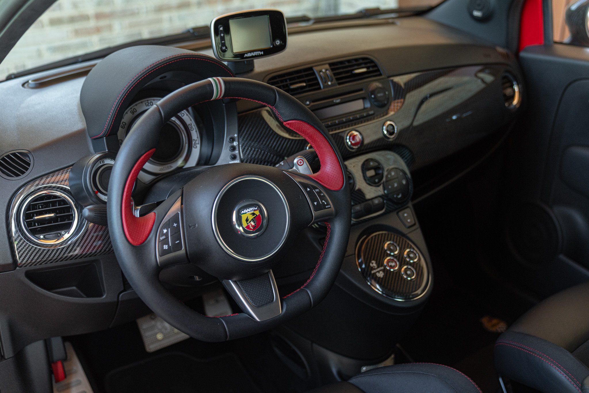 Abarth 695 TRIBUTO FERRARI 