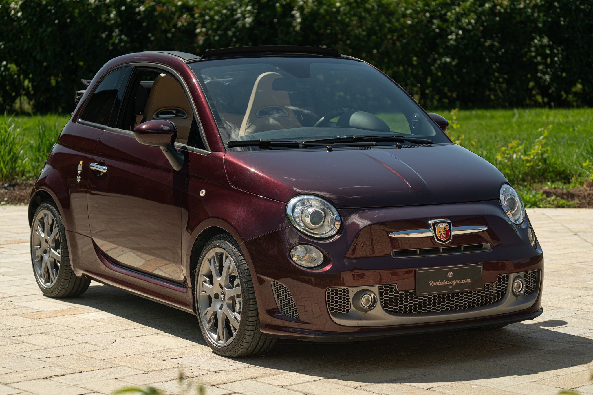 Abarth 695 EDIZIONE MASERATI 