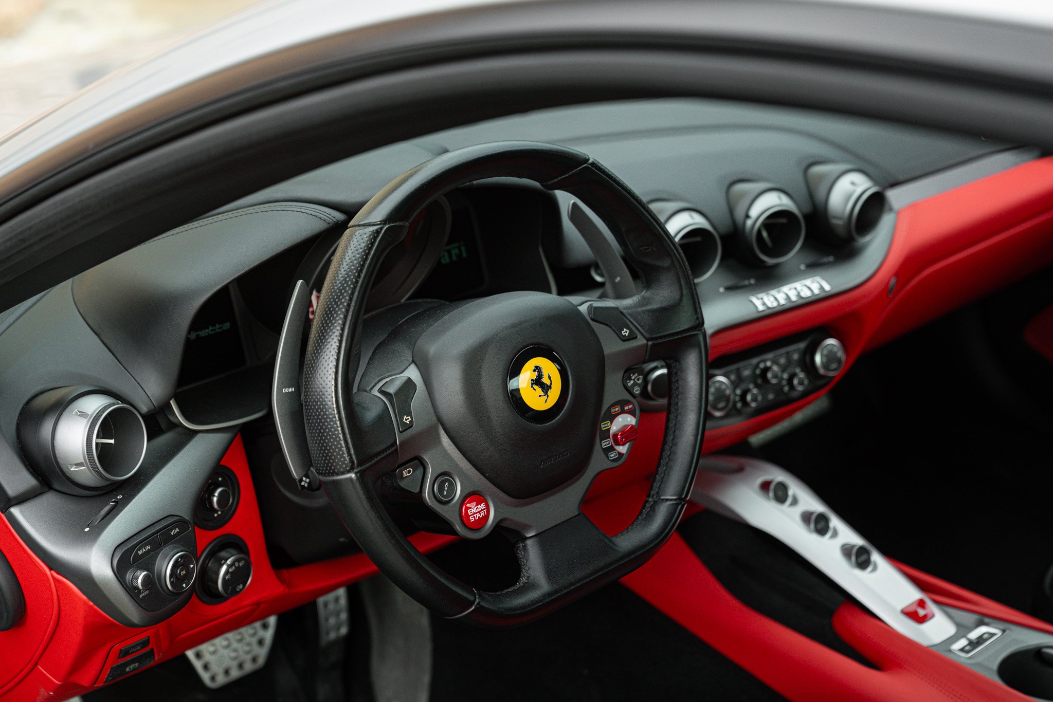 Ferrari F12 BERLINETTA 