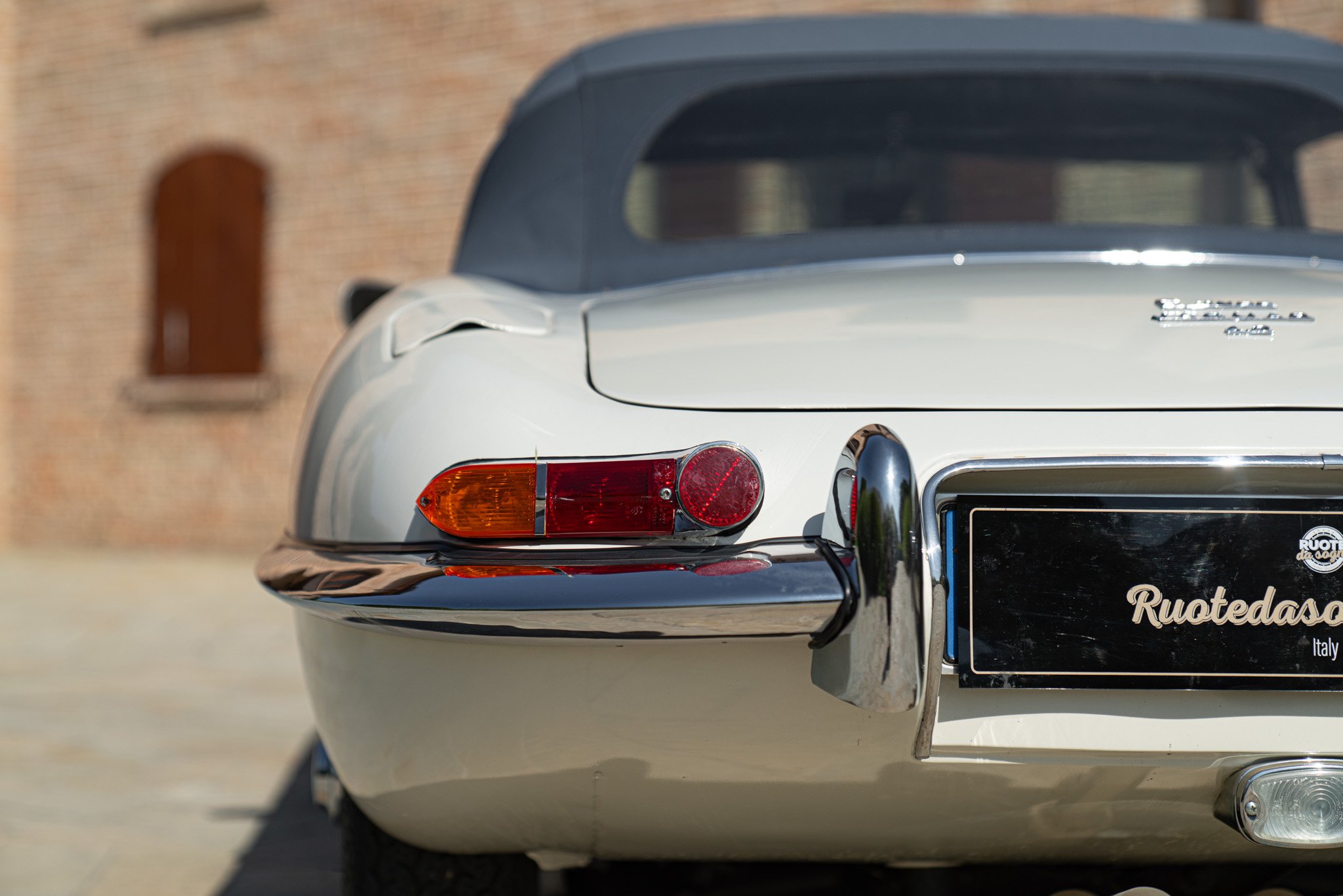 Jaguar E-TYPE I° SERIE 4.2 ROADSTER 