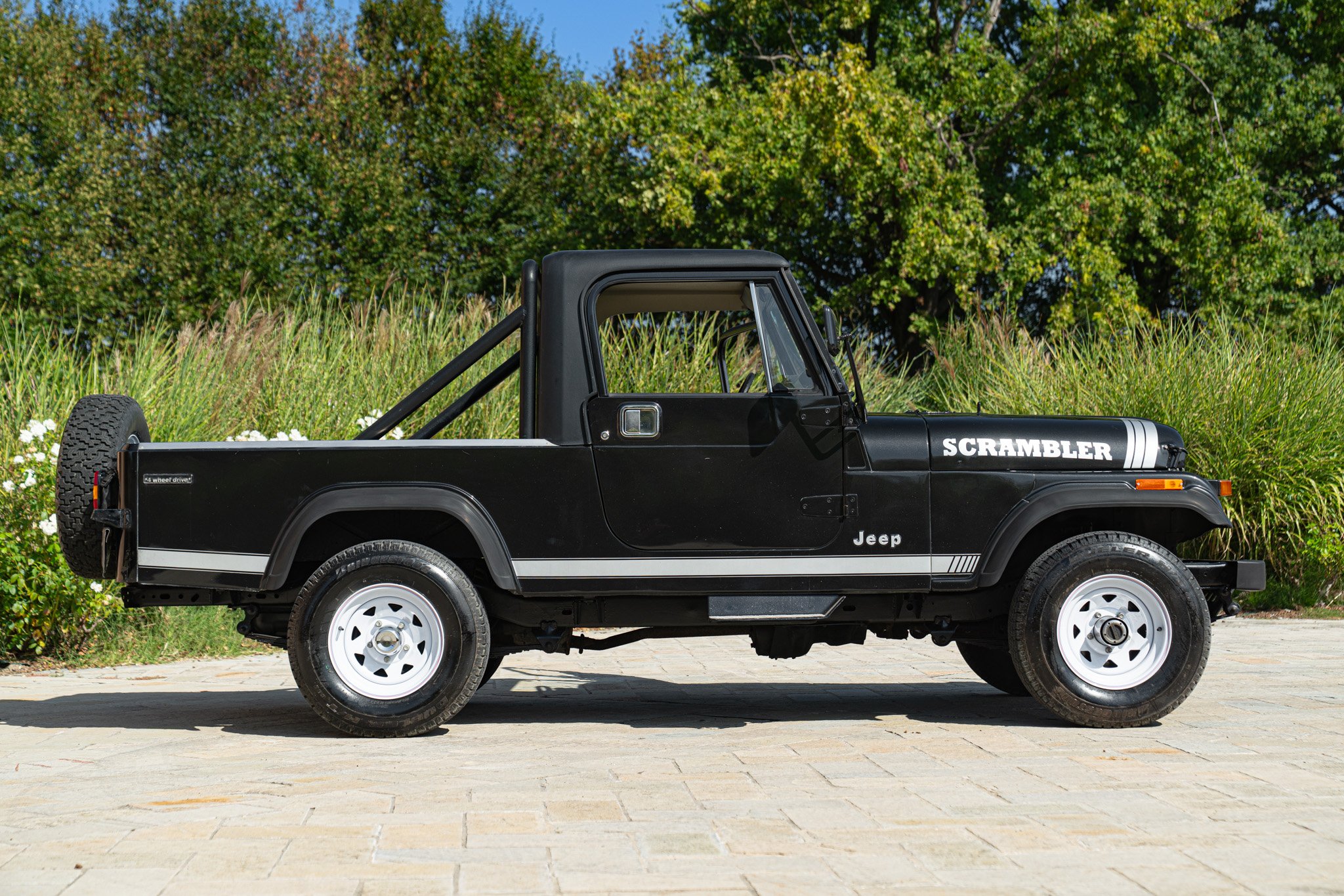 Jeep CJ-8 SCRAMBLER 