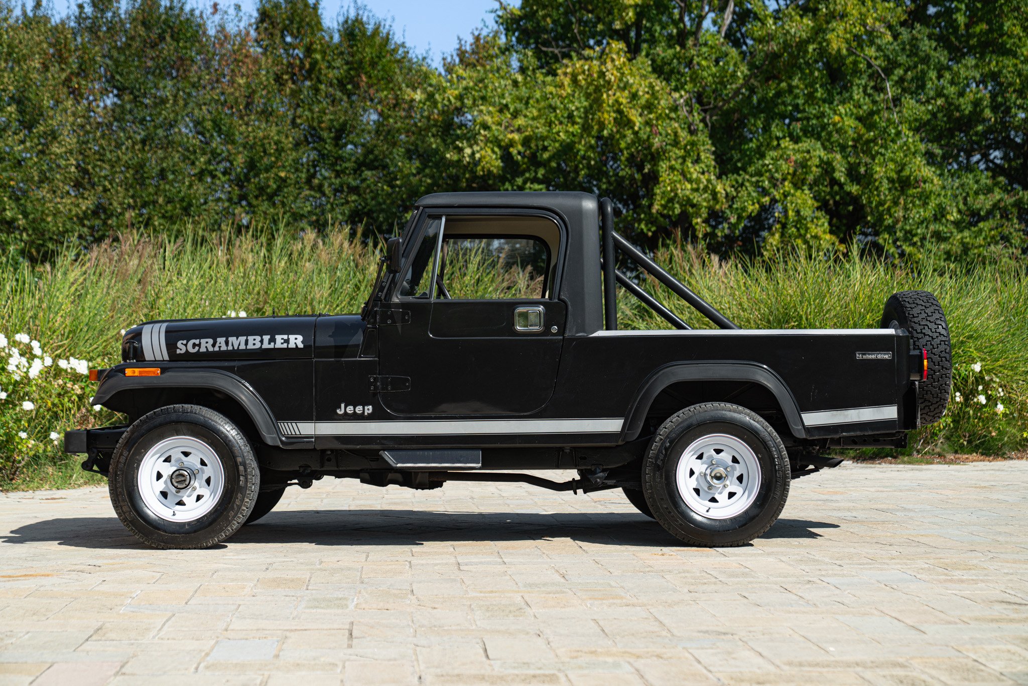 Jeep CJ-8 SCRAMBLER 