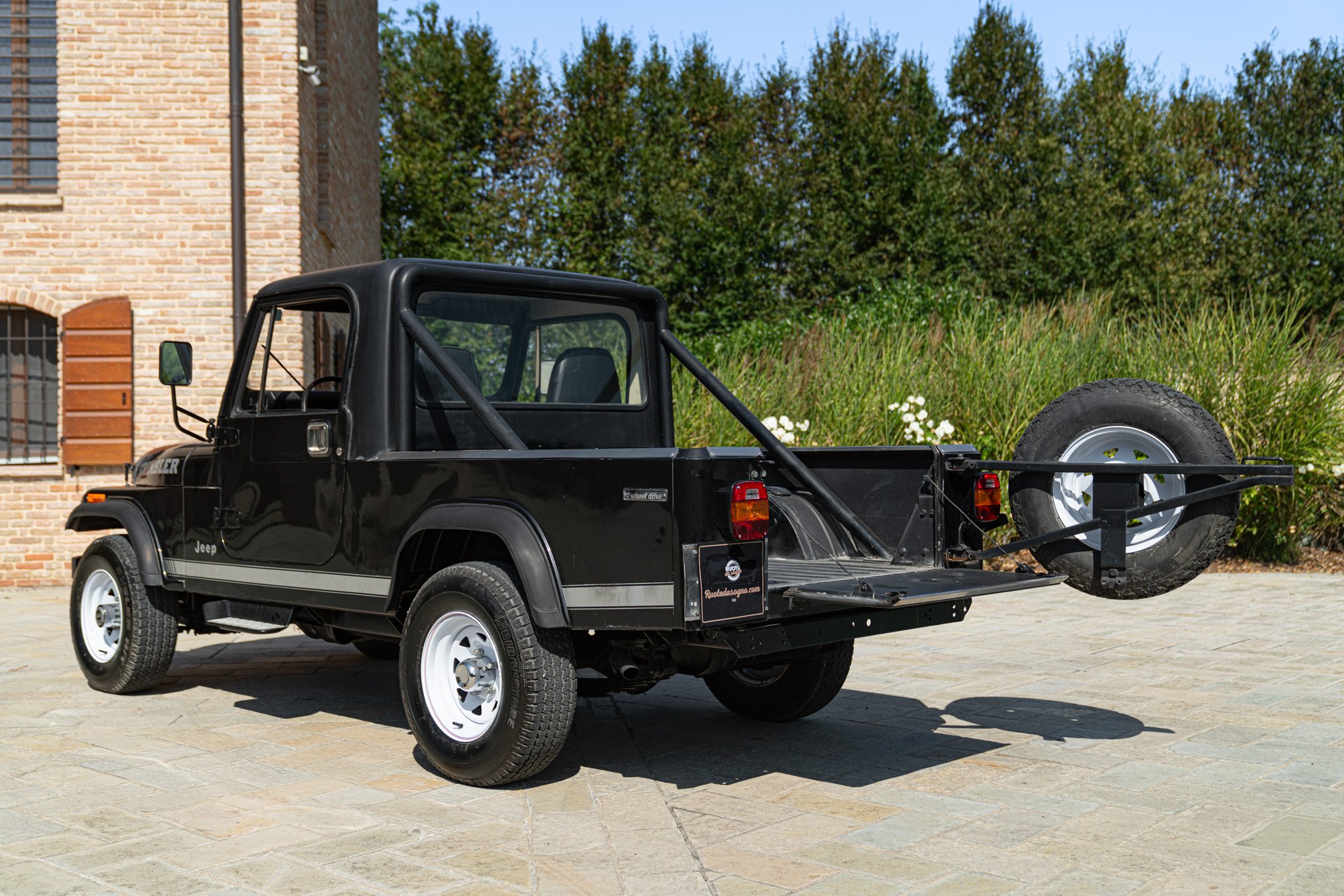 Jeep CJ-8 SCRAMBLER 