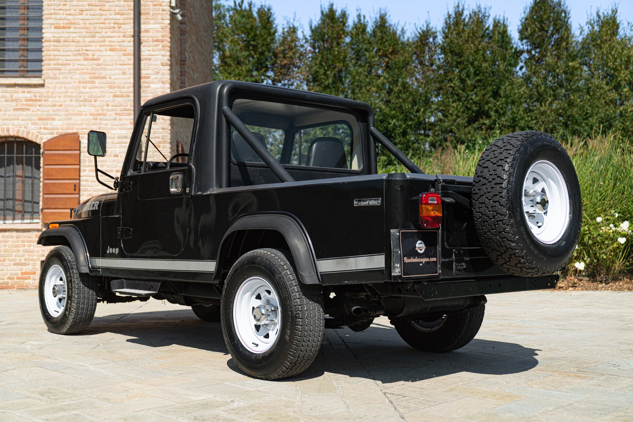 Jeep CJ-8 SCRAMBLER 