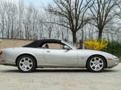Jaguar XK8 SPIDER 
