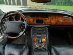 Jaguar XK8 SPIDER 