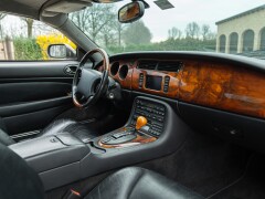 Jaguar XK8 SPIDER 