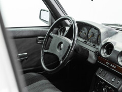 Mercedes Benz 240 TD 